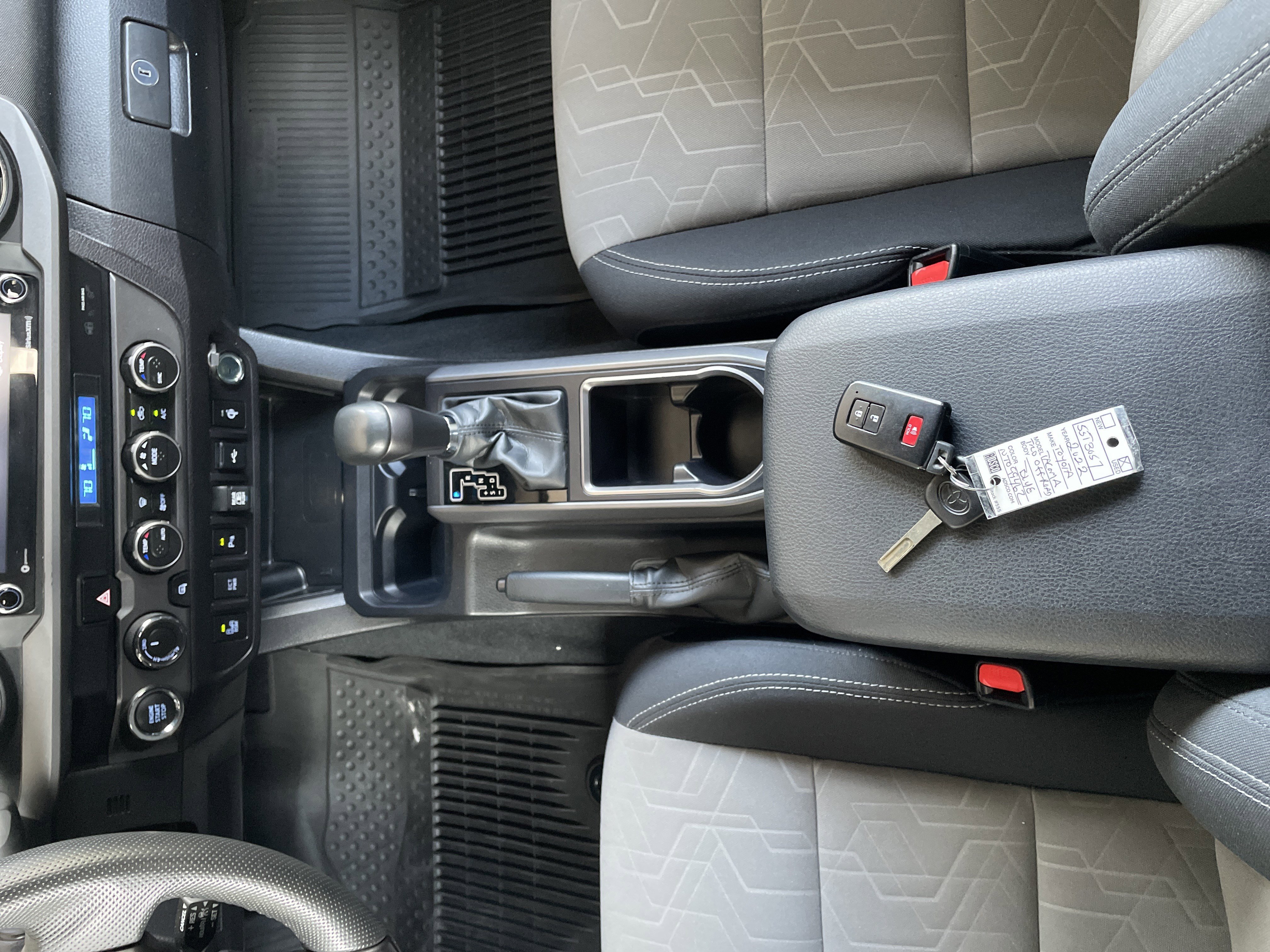 Used 2022 Toyota Tacoma TRD Off-Road image 11