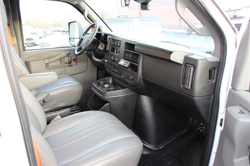 Used 2024 Chevrolet Express 3500 w/ Power Convenience Package image 10