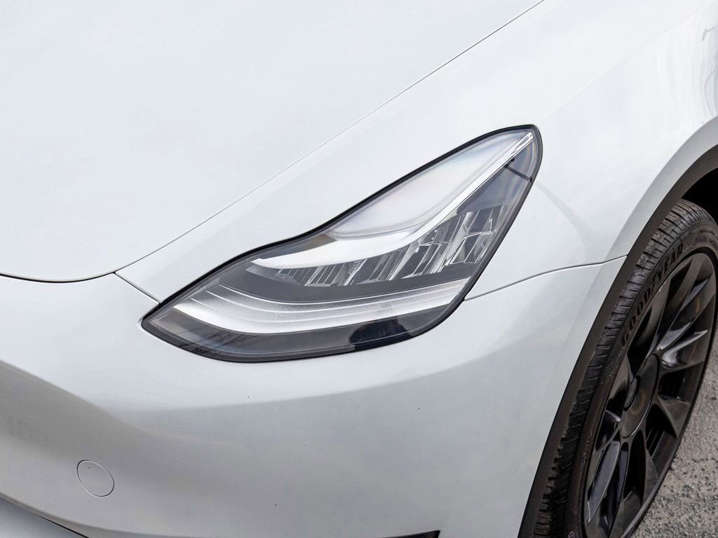 Used 2023 Tesla Model Y Long Range image 32