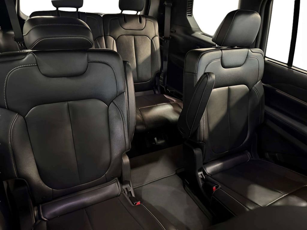 Used 2024 Jeep Grand Cherokee L Limited w/ Luxury Tech Group II AWD/4WD image 18