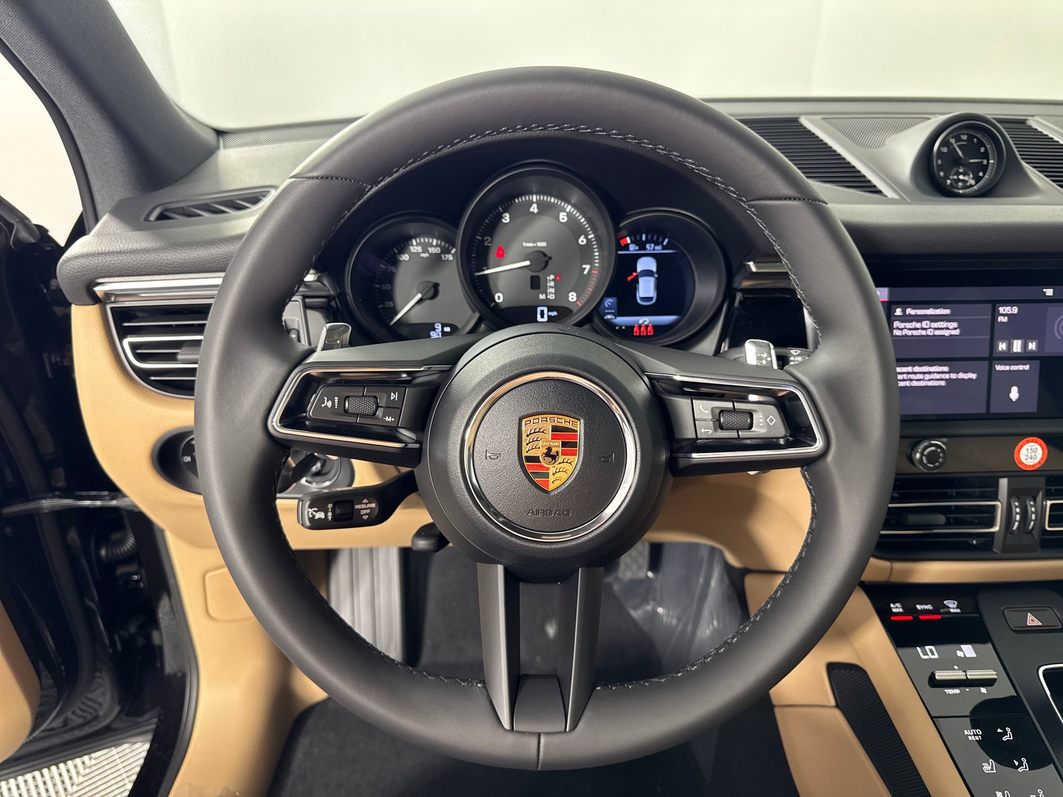 Certified 2026 Porsche Macan image 16