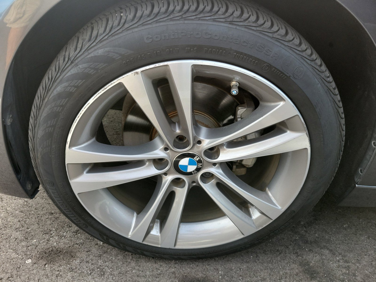 Used 2018 BMW 330i xDrive Sedan AWD/4WD image 6