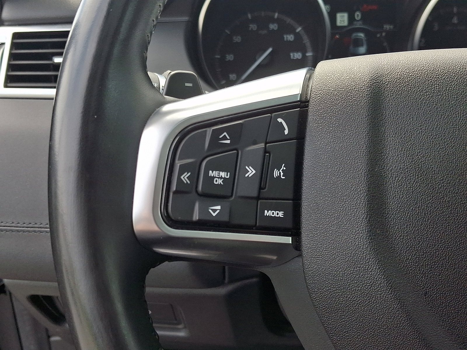 Used 2018 Land Rover Discovery Sport HSE image 22