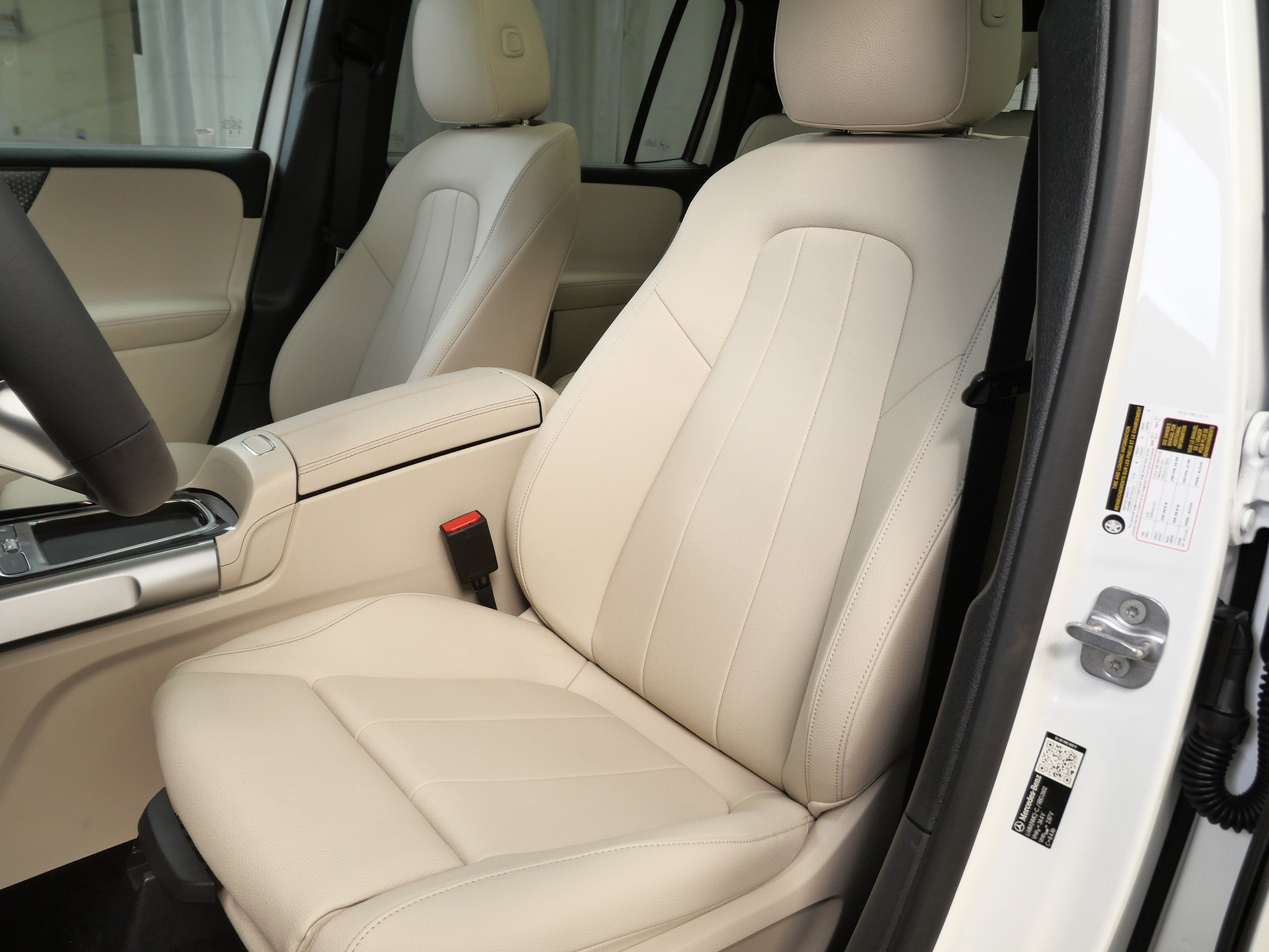 New 2026 Mercedes-Benz GLB 250 4MATIC image 3