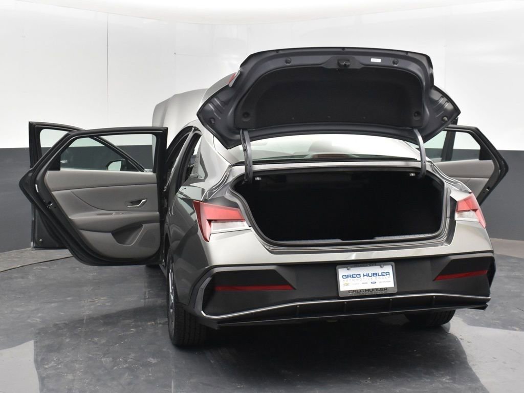 Used 2024 Hyundai Elantra SEL FWD image 38