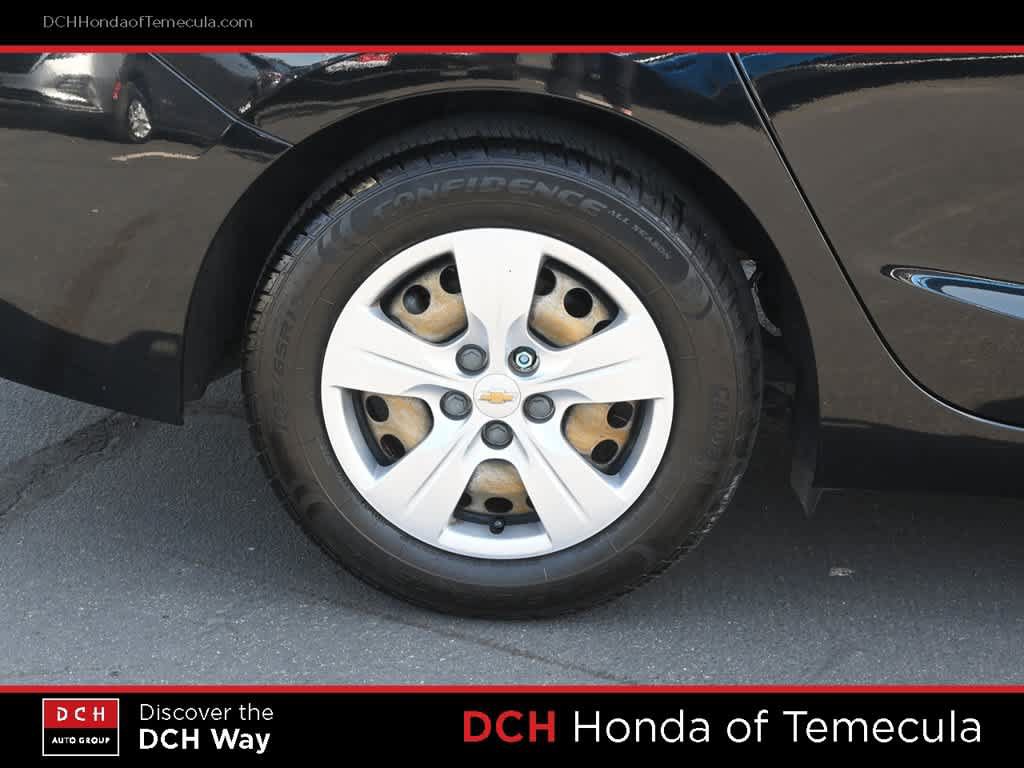 Used 2017 Chevrolet Cruze LS FWD image 23