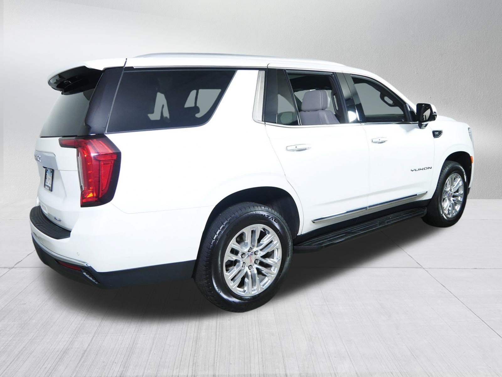 Used 2023 GMC Yukon SLT w/ SLT Premium Package AWD/4WD image 7
