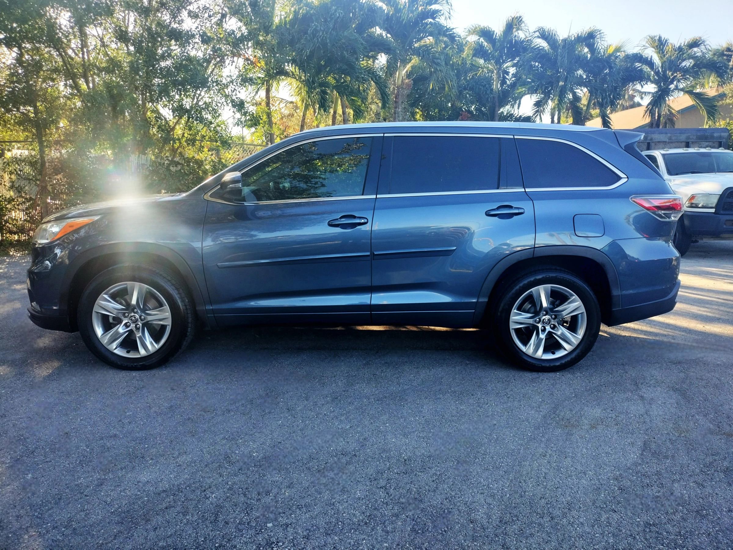 Used 2016 Toyota Highlander Limited Platinum image 4
