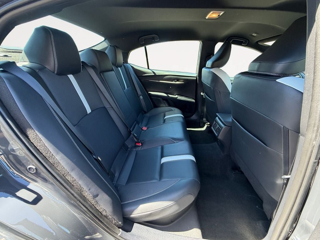Used 2025 Toyota Camry SE FWD image 23