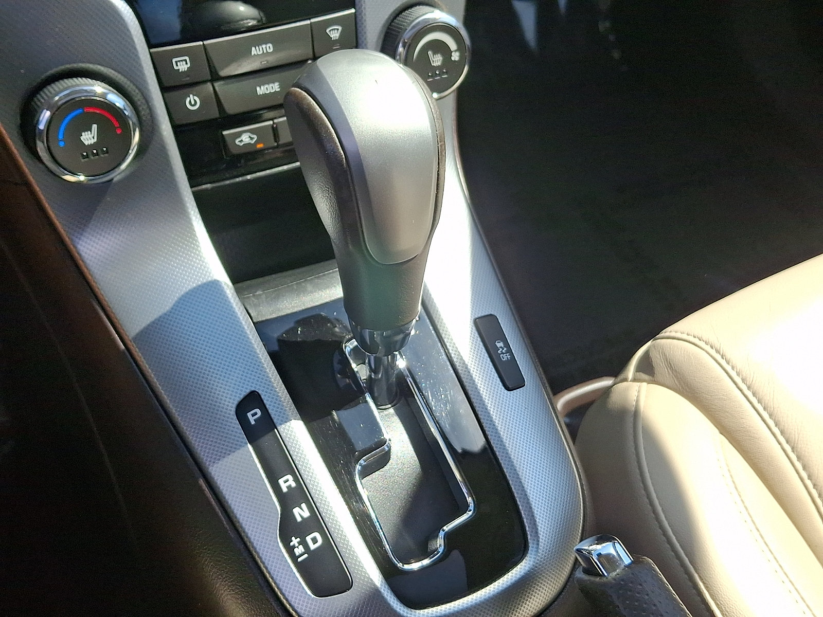 Used 2014 Chevrolet Cruze LTZ w/ Sun, Sound and Sport Package FWD image 18