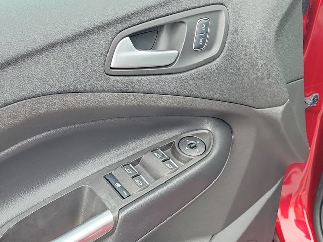 Used 2019 Ford Escape SE FWD image 16