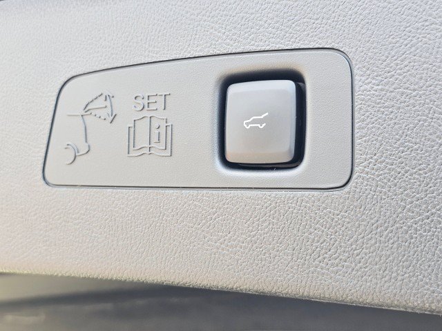 Used 2024 Lincoln Corsair AWD w/ Equipment Group 102A image 18