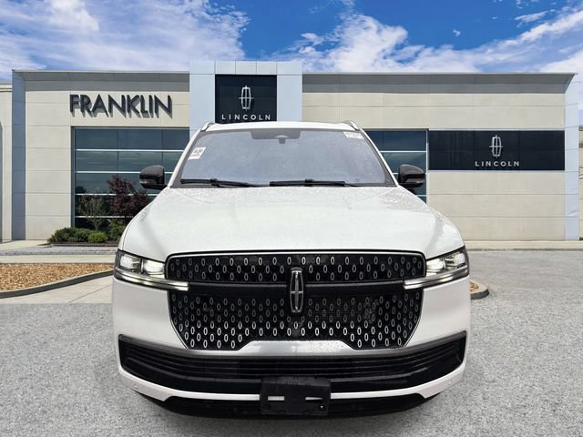 Certified 2025 Lincoln Navigator Reserve AWD/4WD image 2