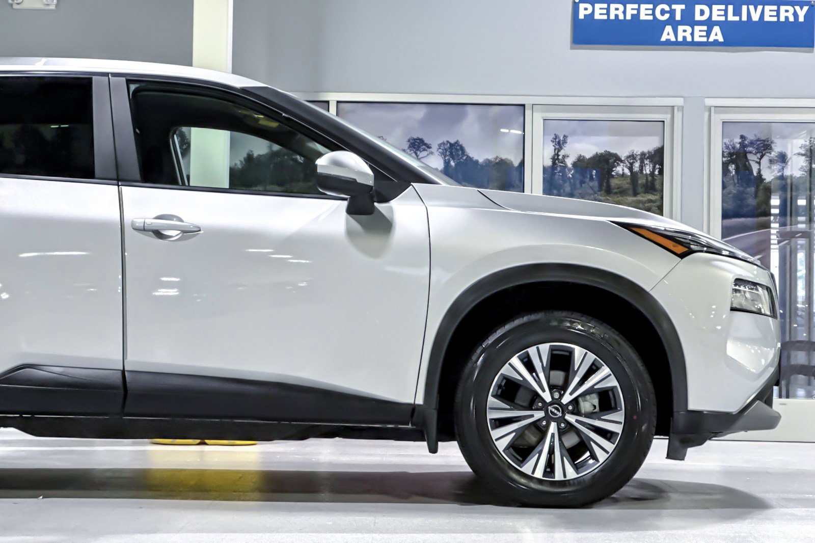 Used 2023 Nissan Rogue SV FWD image 34