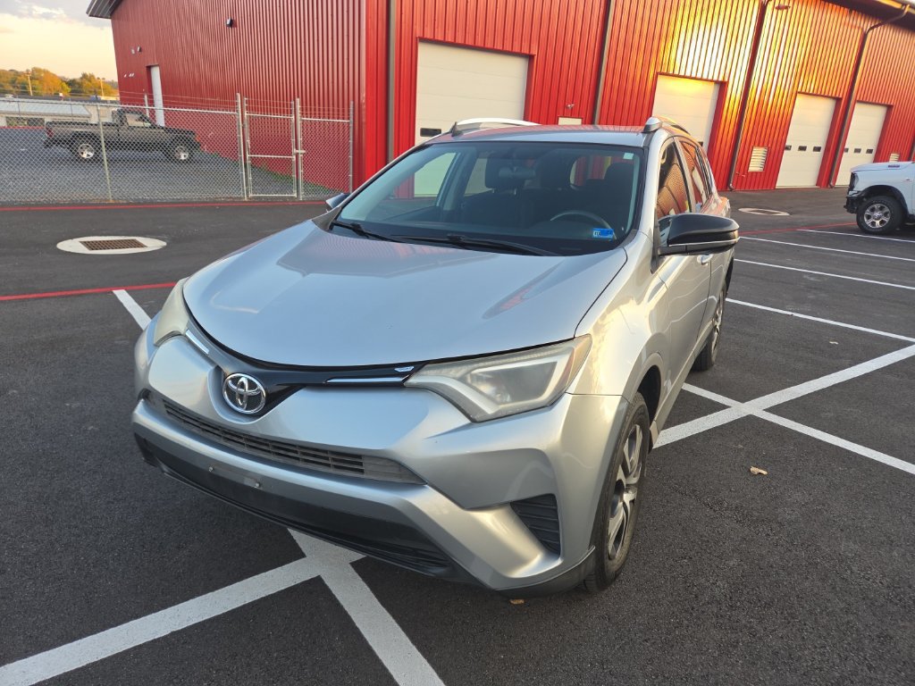 Used 2016 Toyota RAV4 LE AWD/4WD image 4