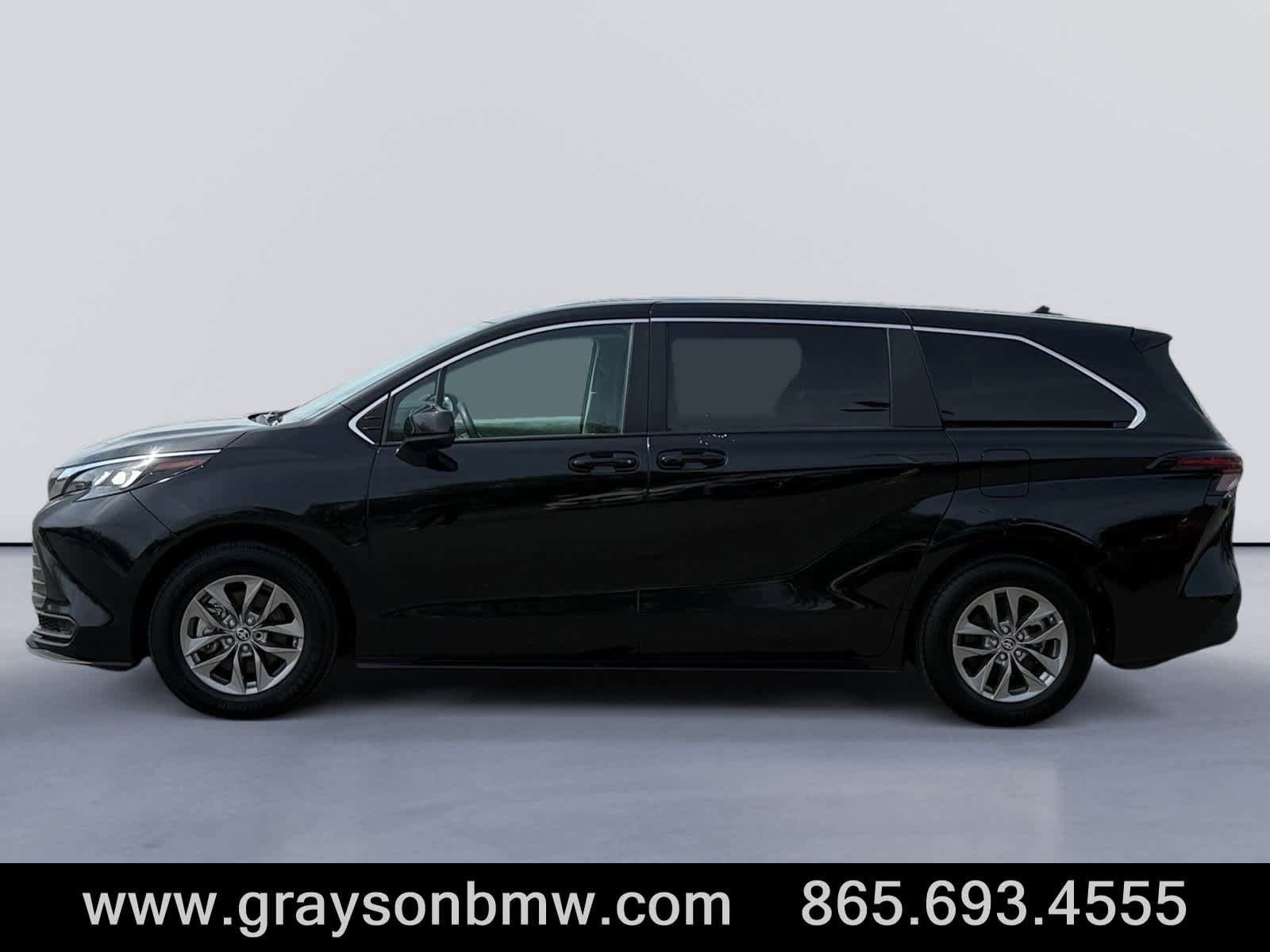 Used 2024 Toyota Sienna LE FWD image 6