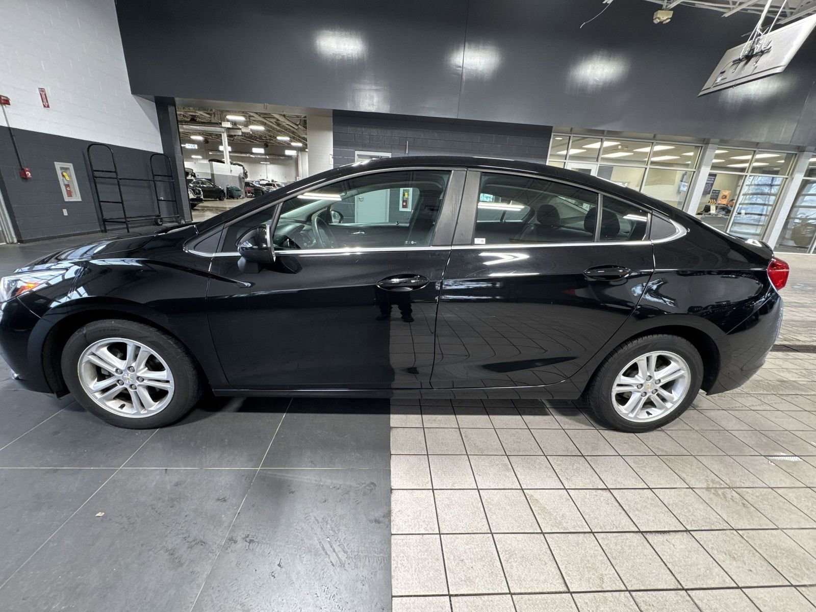 Used 2017 Chevrolet Cruze LT w/ Convenience Package image 34