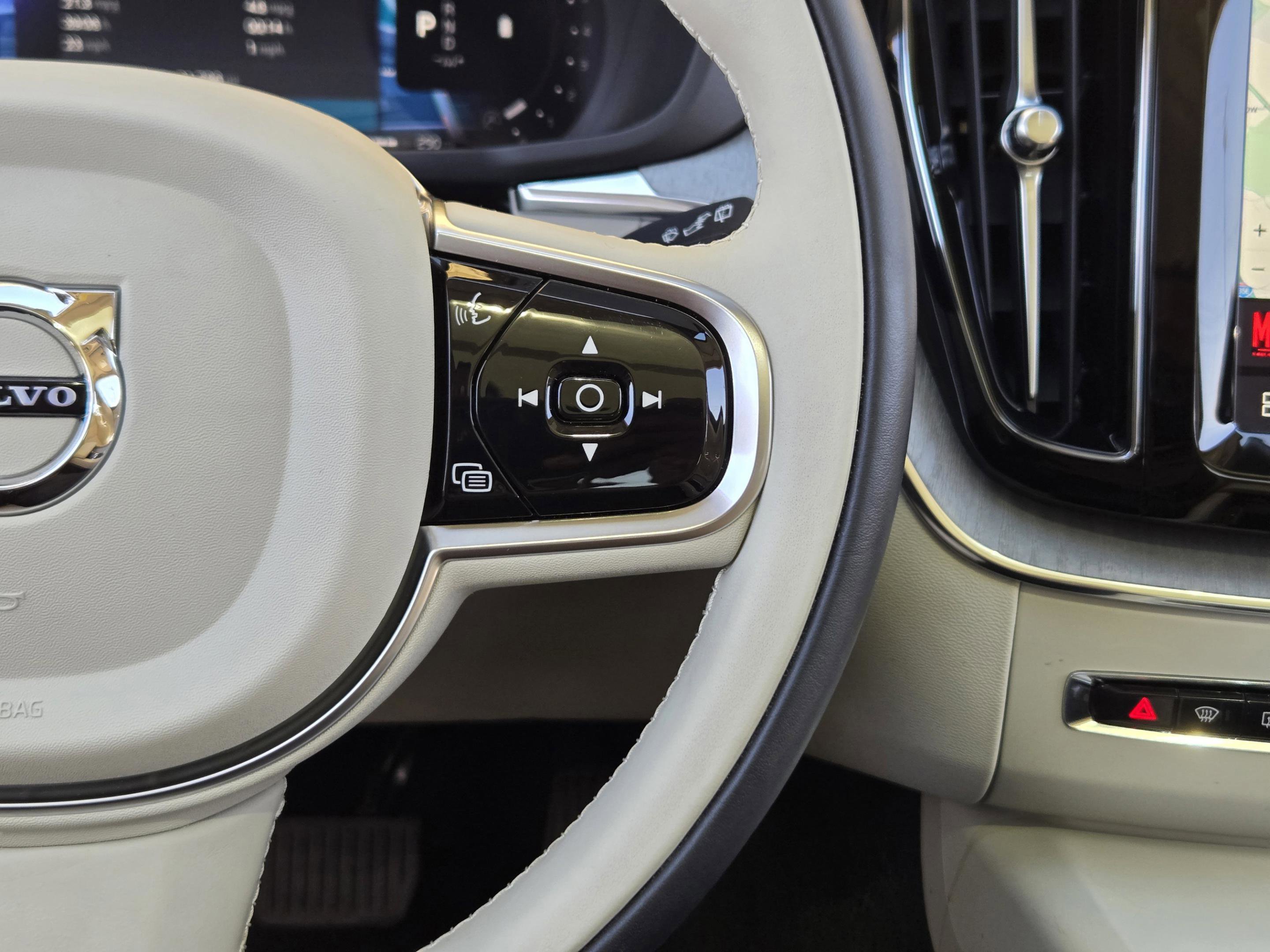 Used 2024 Volvo XC60 B5 Plus w/ Protection Package Premier image 37