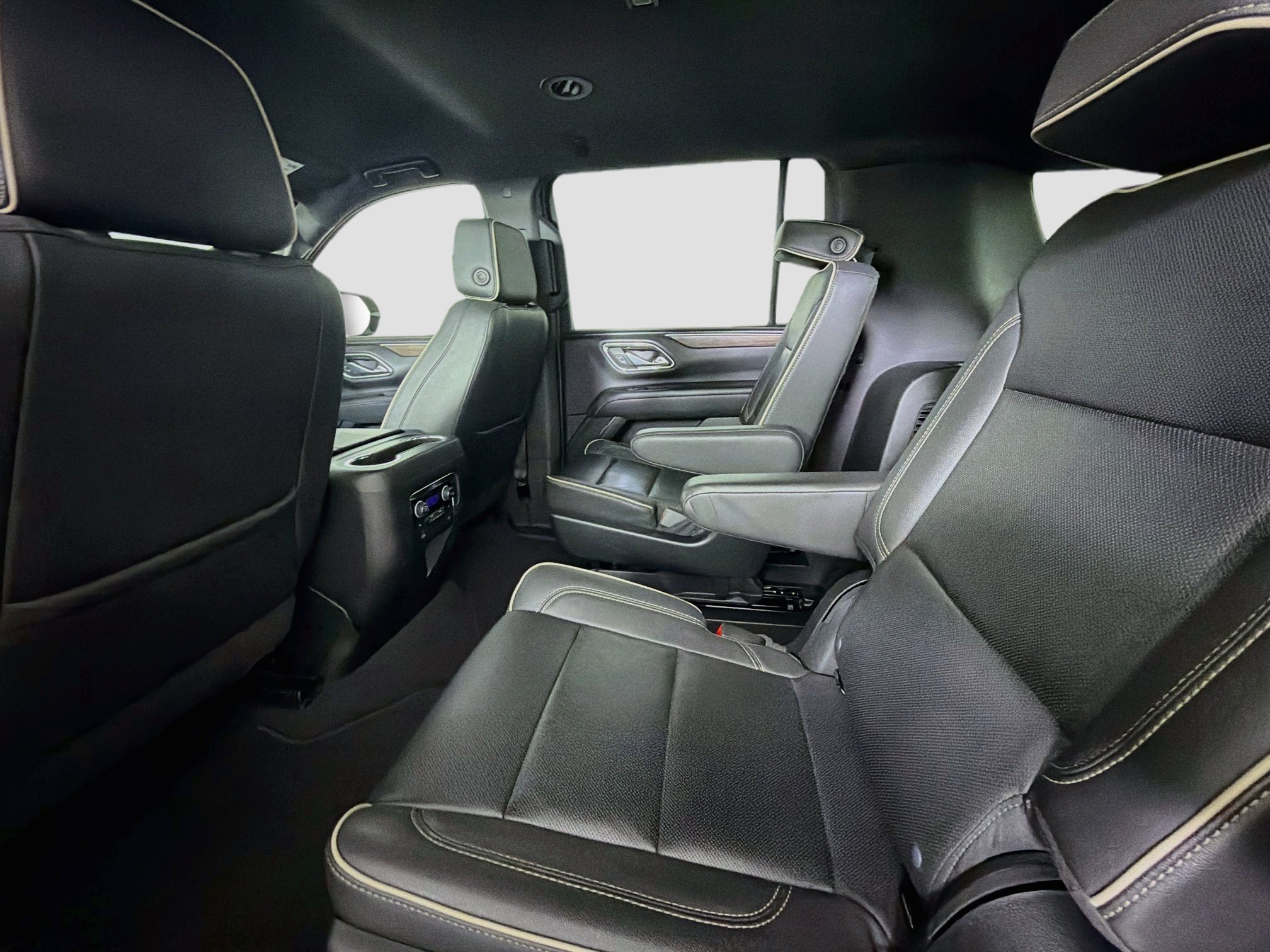 Used 2023 Chevrolet Suburban Premier RWD image 27