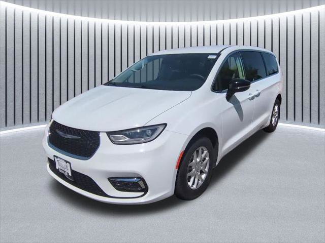 Certified 2024 Chrysler Pacifica Touring-L FWD image 19