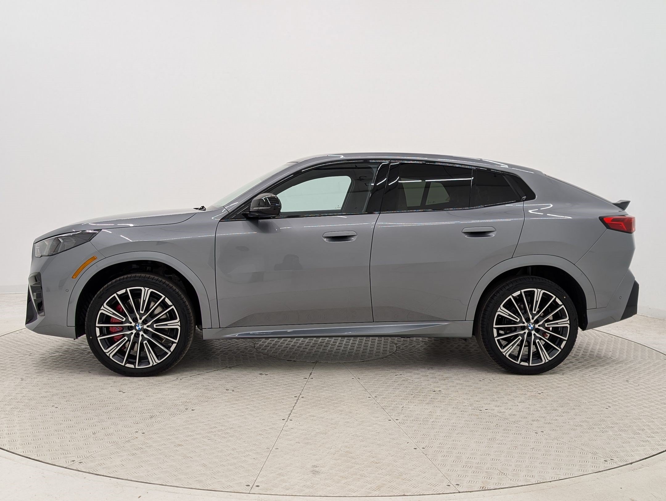 New 2026 BMW X2 xDrive28i w/ M Sport Package AWD/4WD image 2