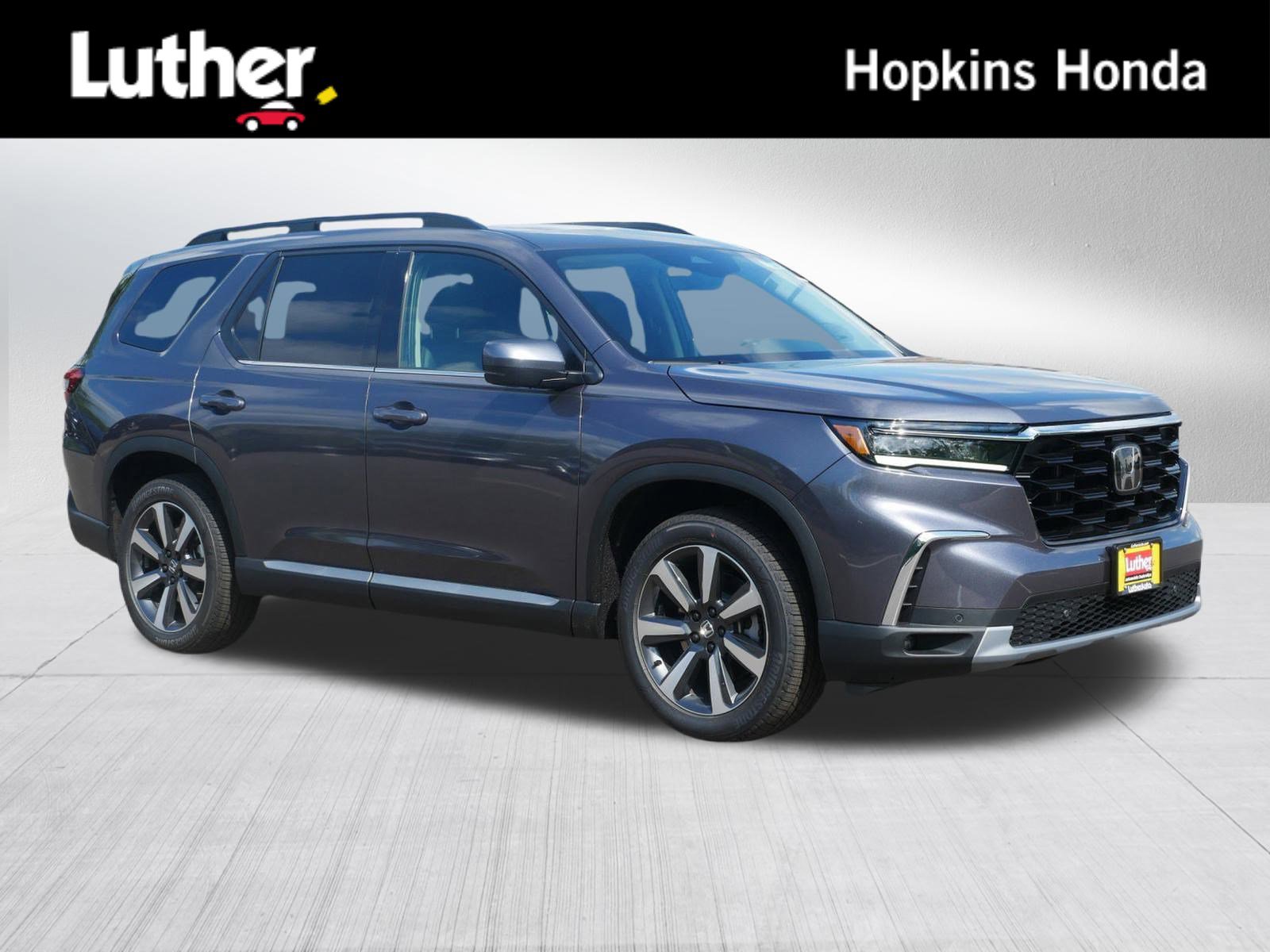 New 2025 Honda Pilot Touring image 1
