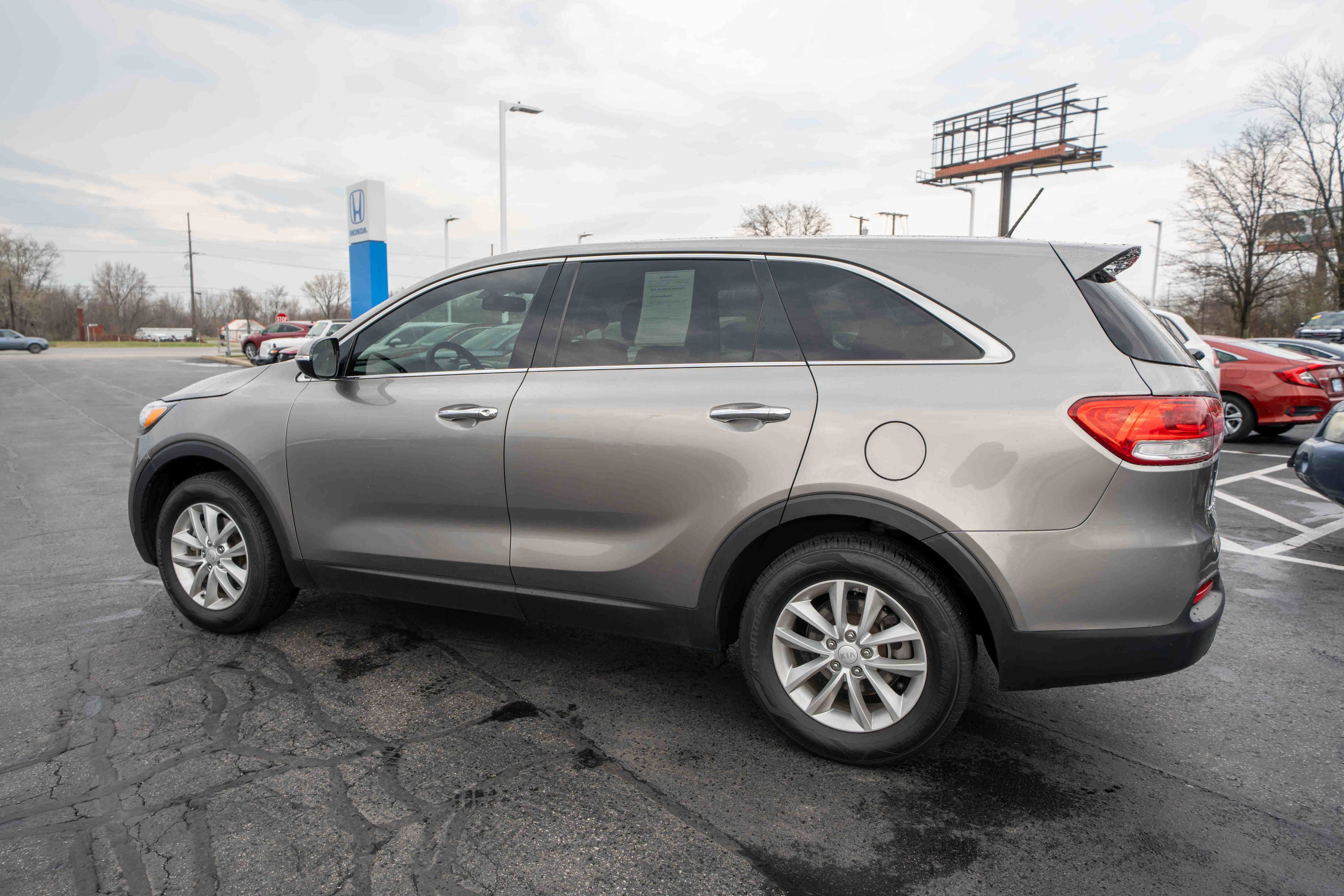 Used 2016 Kia Sorento L image 4