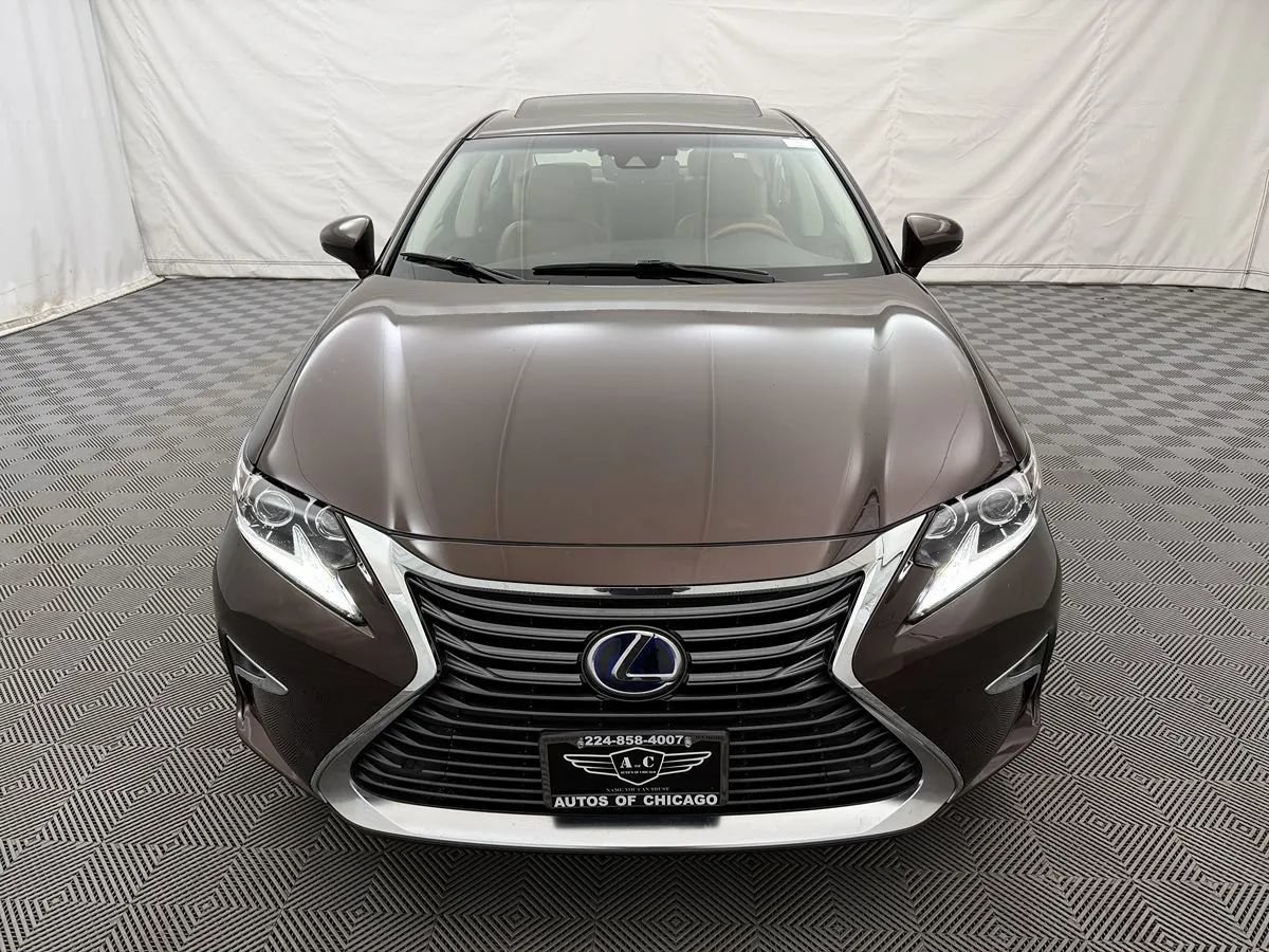 Used 2018 Lexus ES 300h w/ Luxury Package FWD image 3