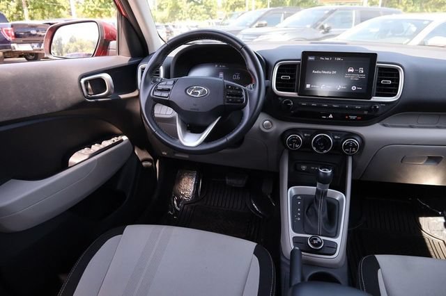 Used 2025 Hyundai Venue SEL FWD image 24