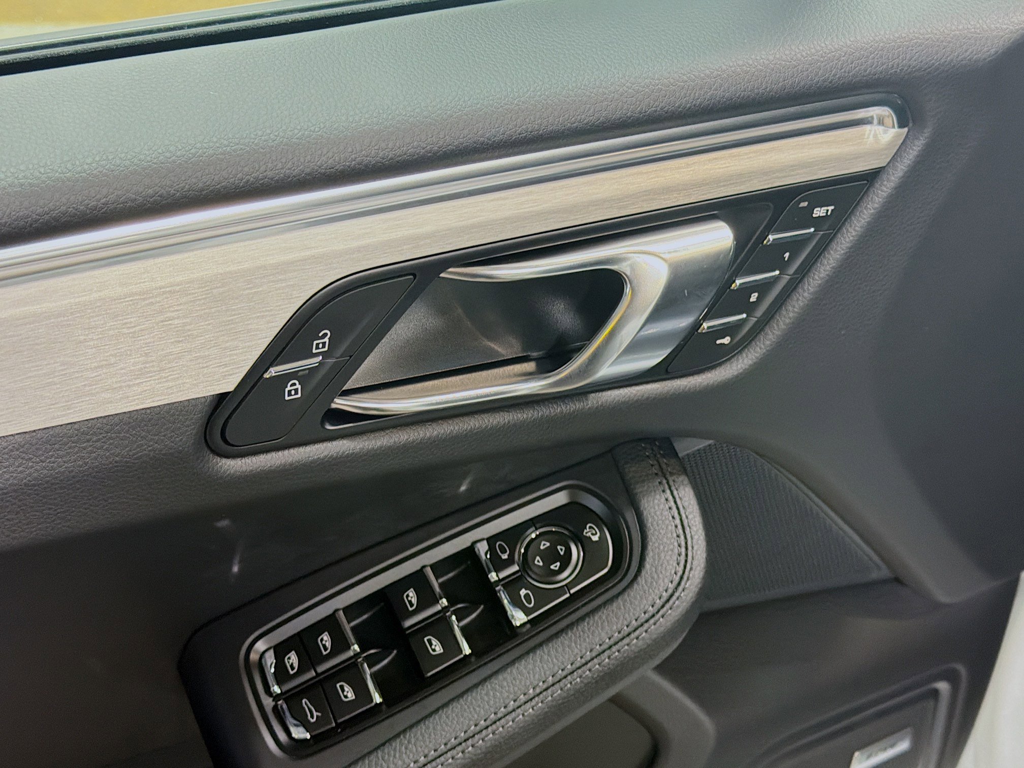 Certified 2026 Porsche Macan AWD/4WD image 23