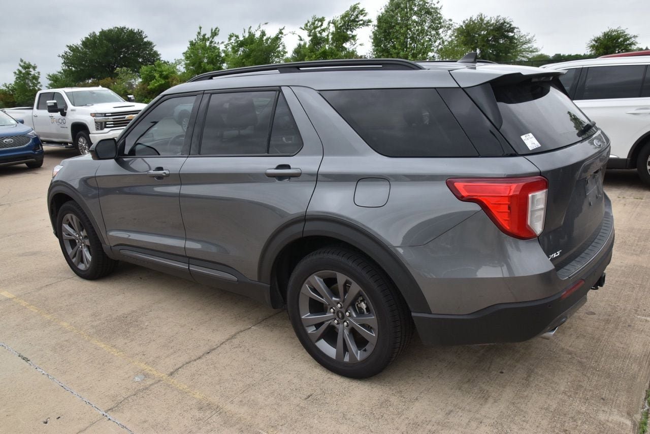 Used 2023 Ford Explorer XLT w/ Equipment Group 202A image 7