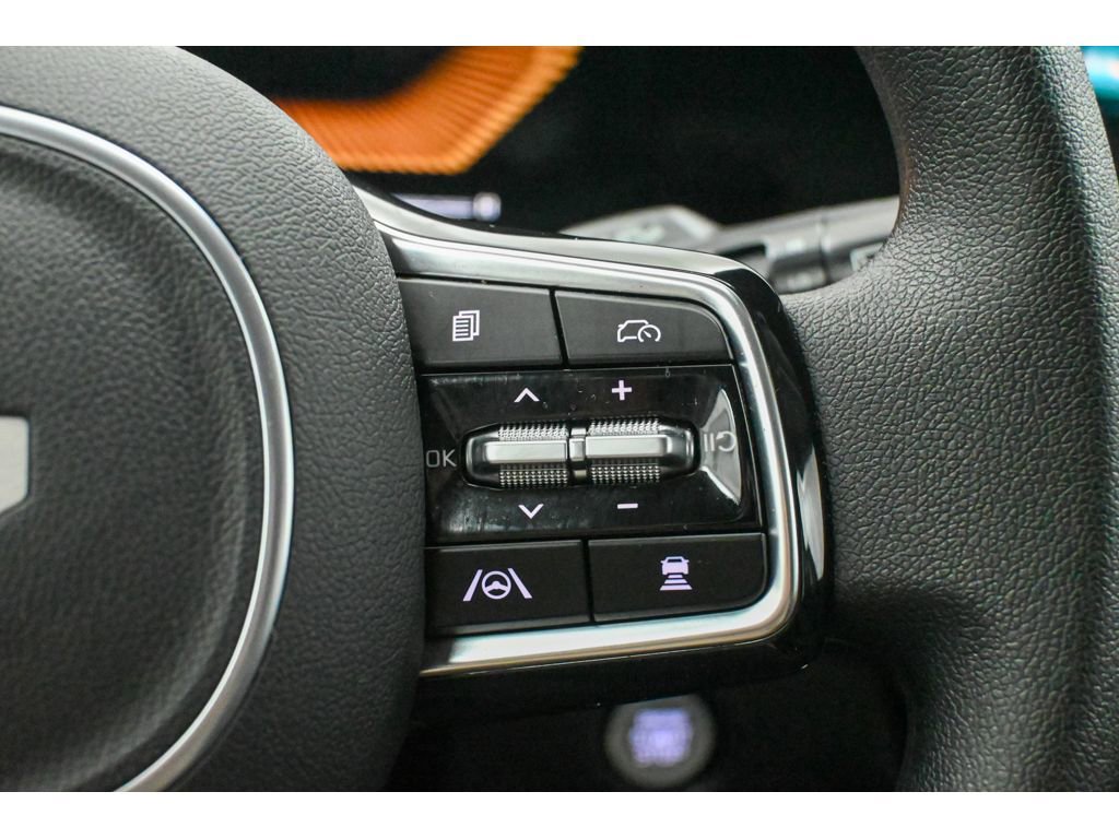 Certified 2025 Kia Sorento LX FWD image 28