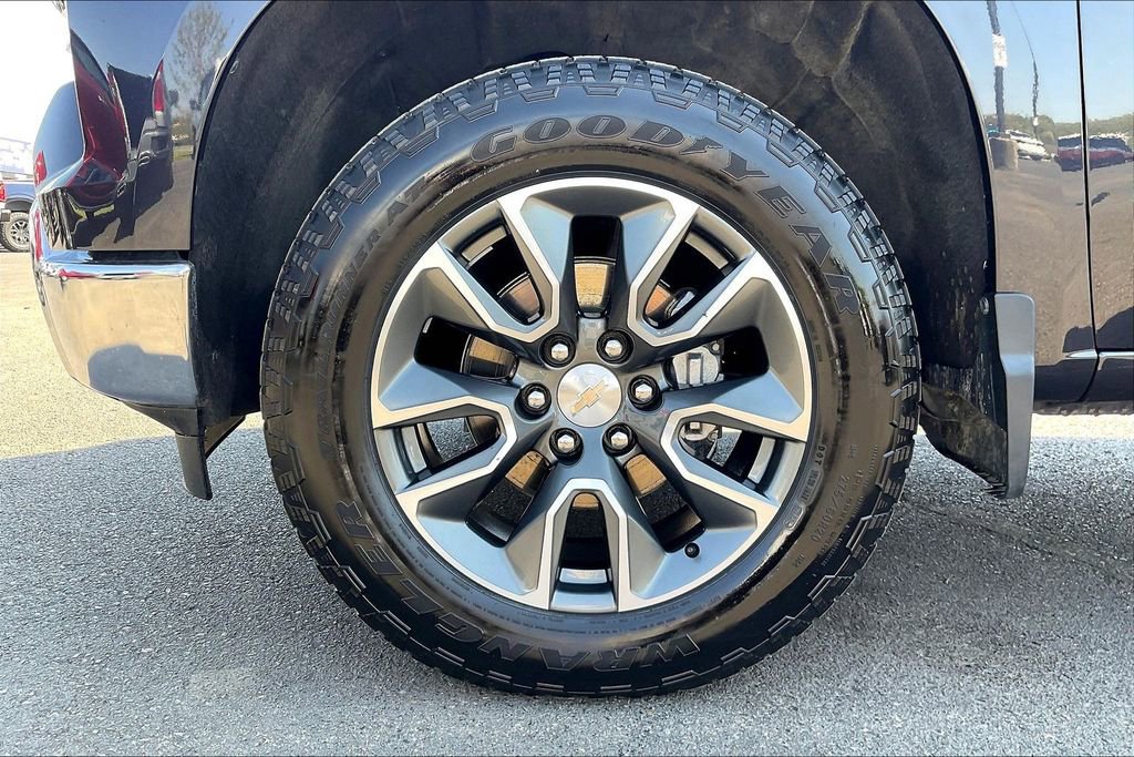 Used 2023 Chevrolet Silverado 1500 LT AWD/4WD image 33