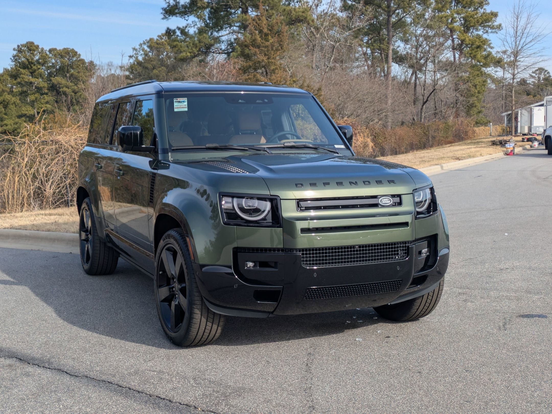 New 2026 Land Rover Defender 130 X-Dynamic SE image 3