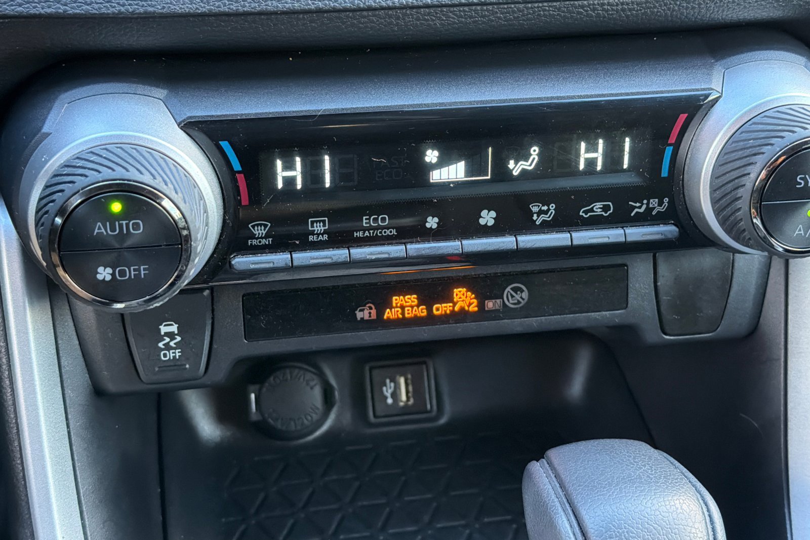 Used 2024 Toyota RAV4 XLE image 20