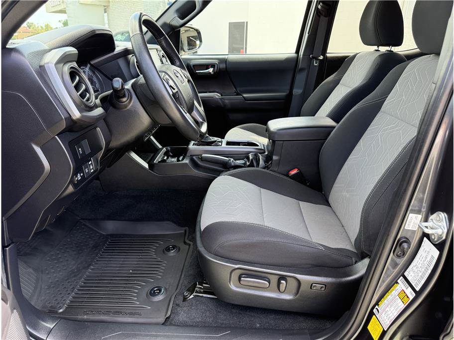 Used 2022 Toyota Tacoma TRD Off-Road w/ Technology Package AWD/4WD image 14