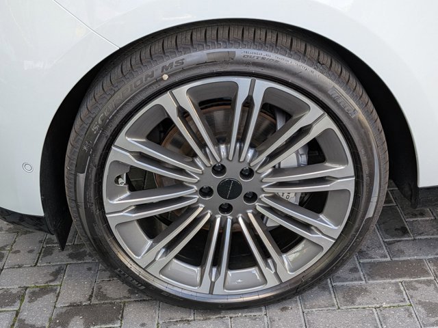 New 2026 Land Rover Range Rover SE image 9