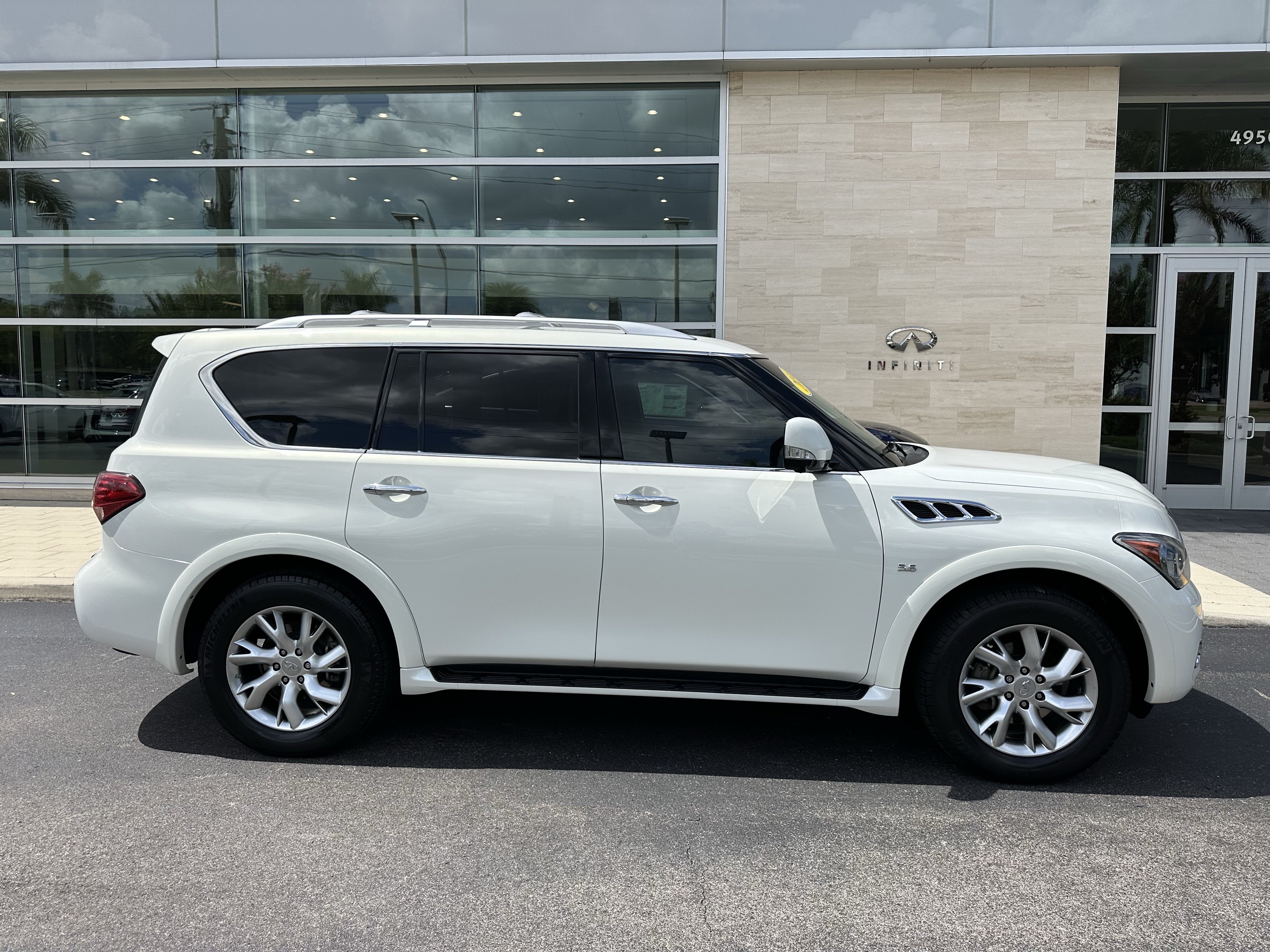 Used 2014 INFINITI QX80 2WD image 3