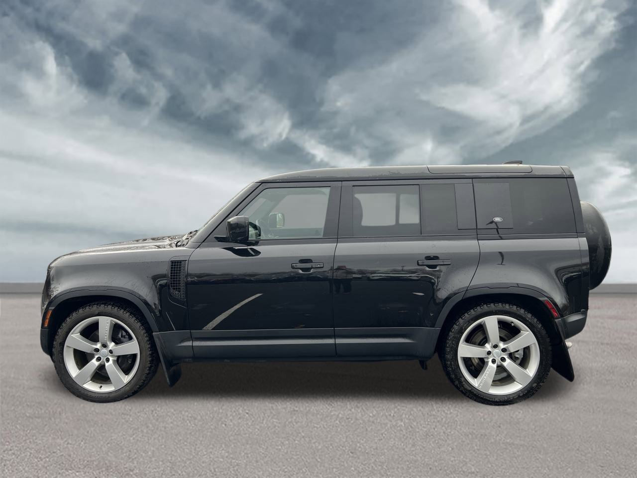 Certified 2024 Land Rover Defender 110 SE image 2