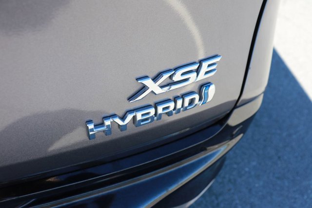 Used 2022 Toyota Sienna XSE w/ XSE Plus Package image 6