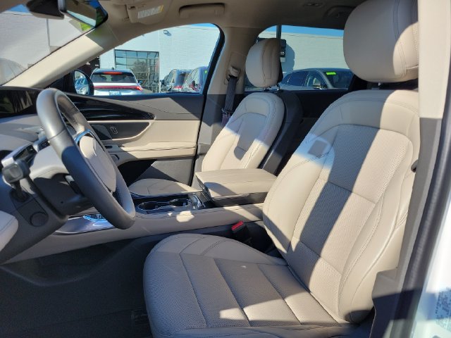 Used 2024 Lincoln Nautilus Premier AWD/4WD image 5