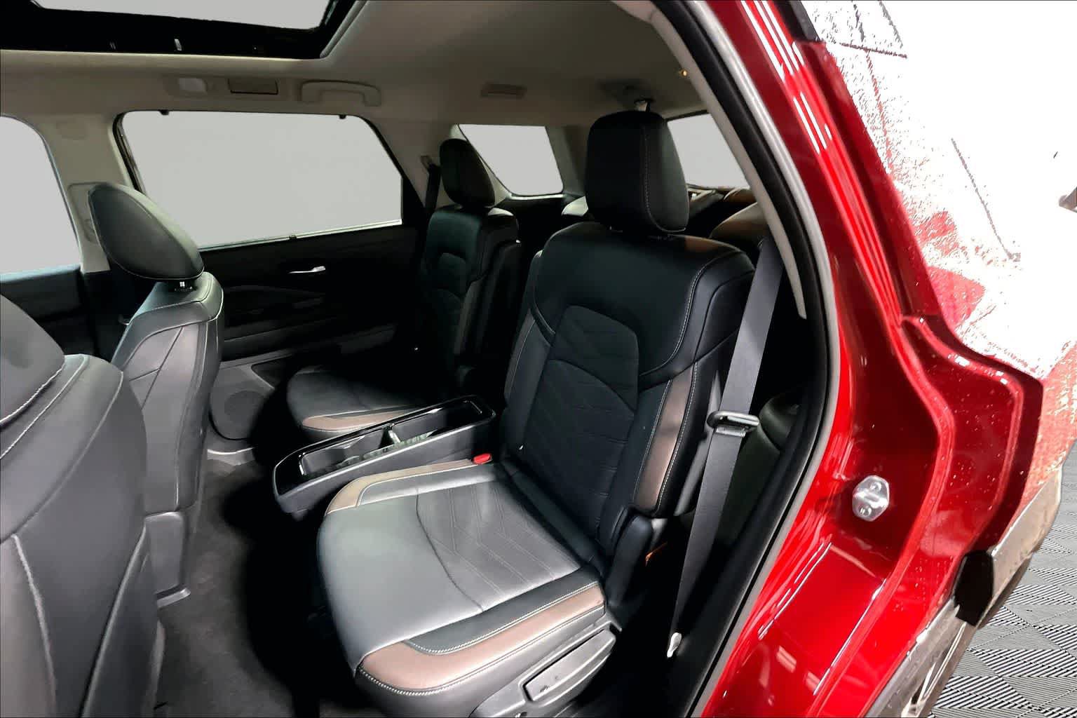 Used 2025 Nissan Pathfinder Platinum FWD image 21