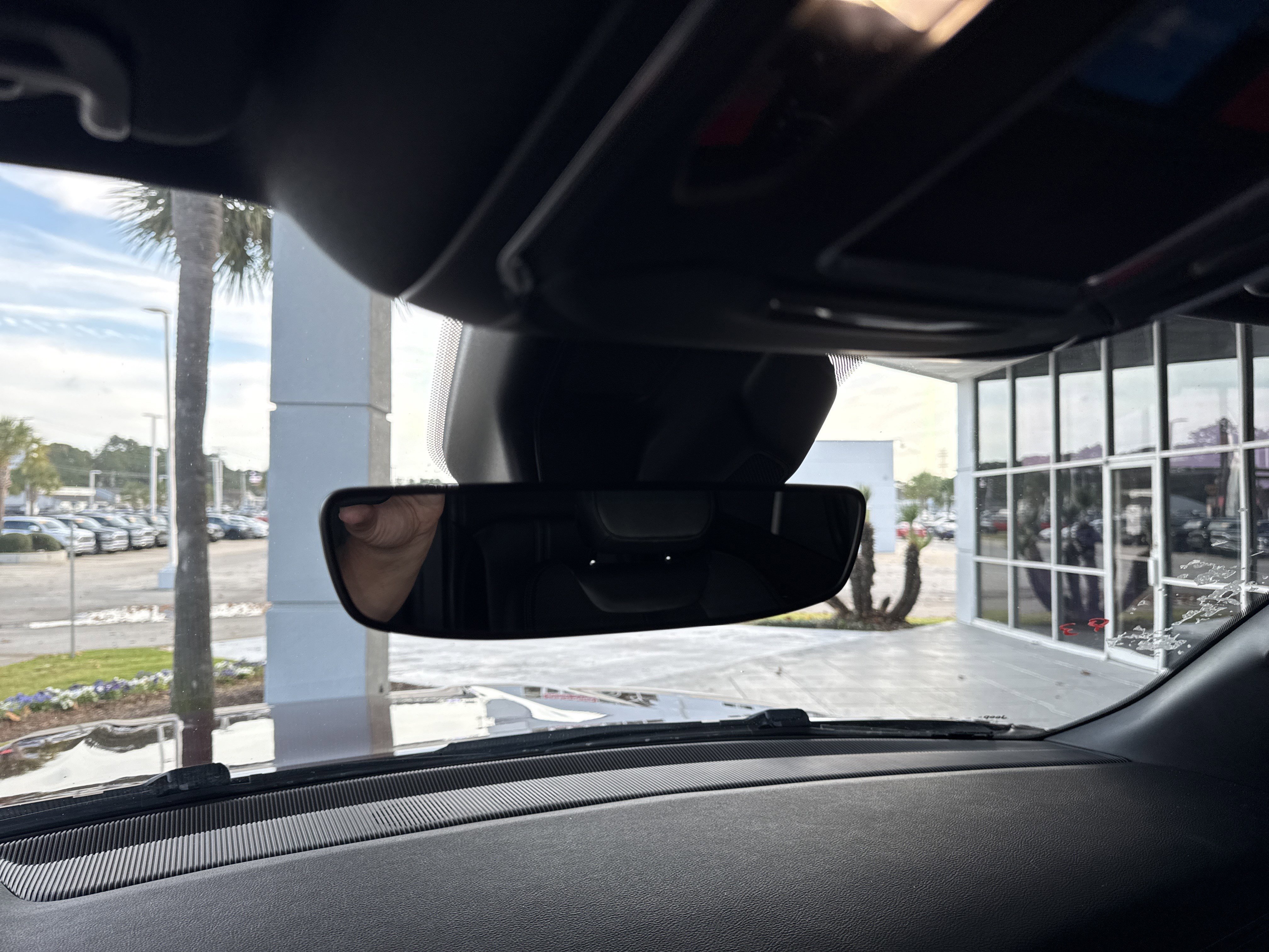 Used 2024 Jeep Wagoneer L image 28