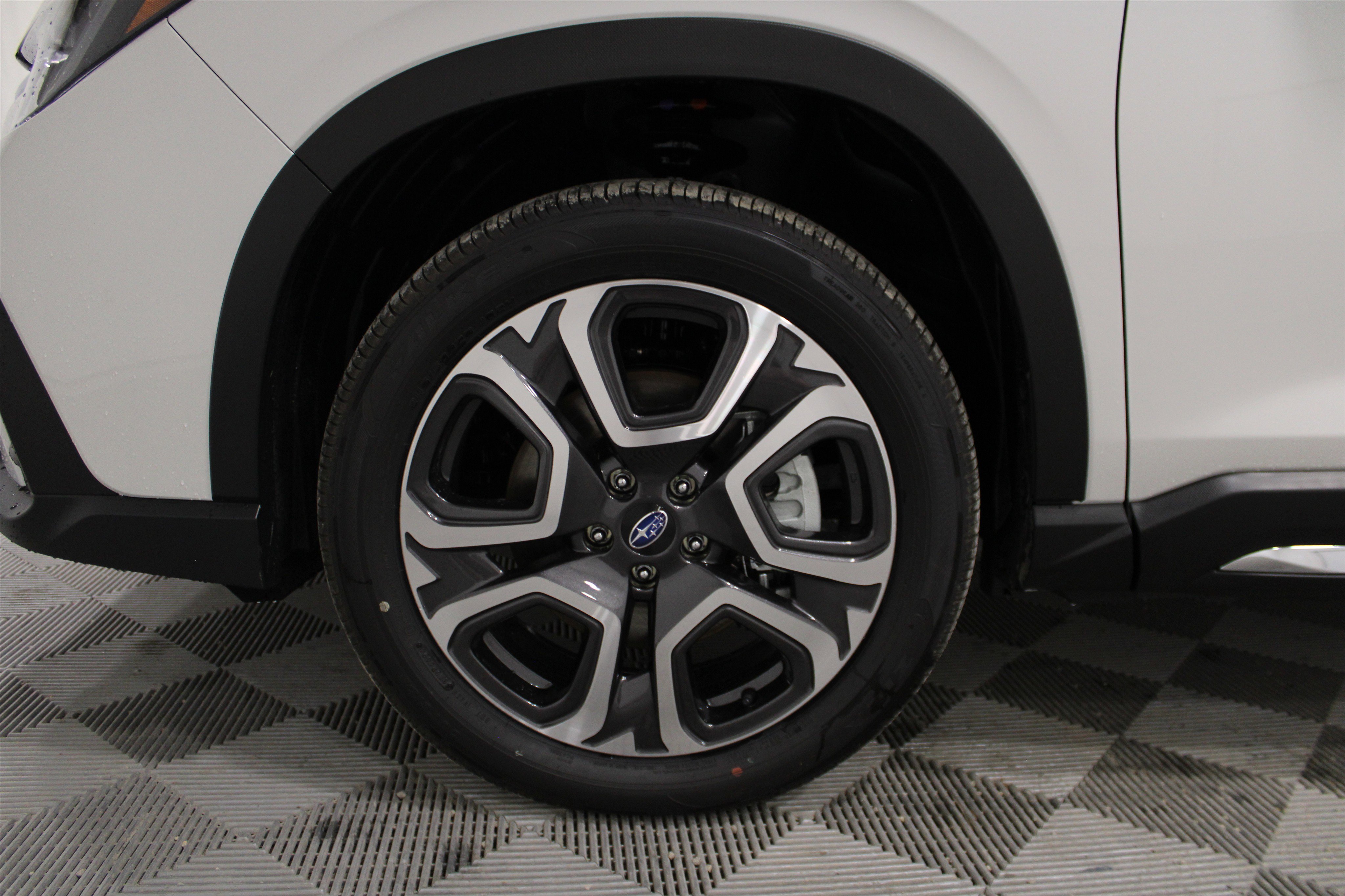 New 2025 Subaru Ascent Limited image 36