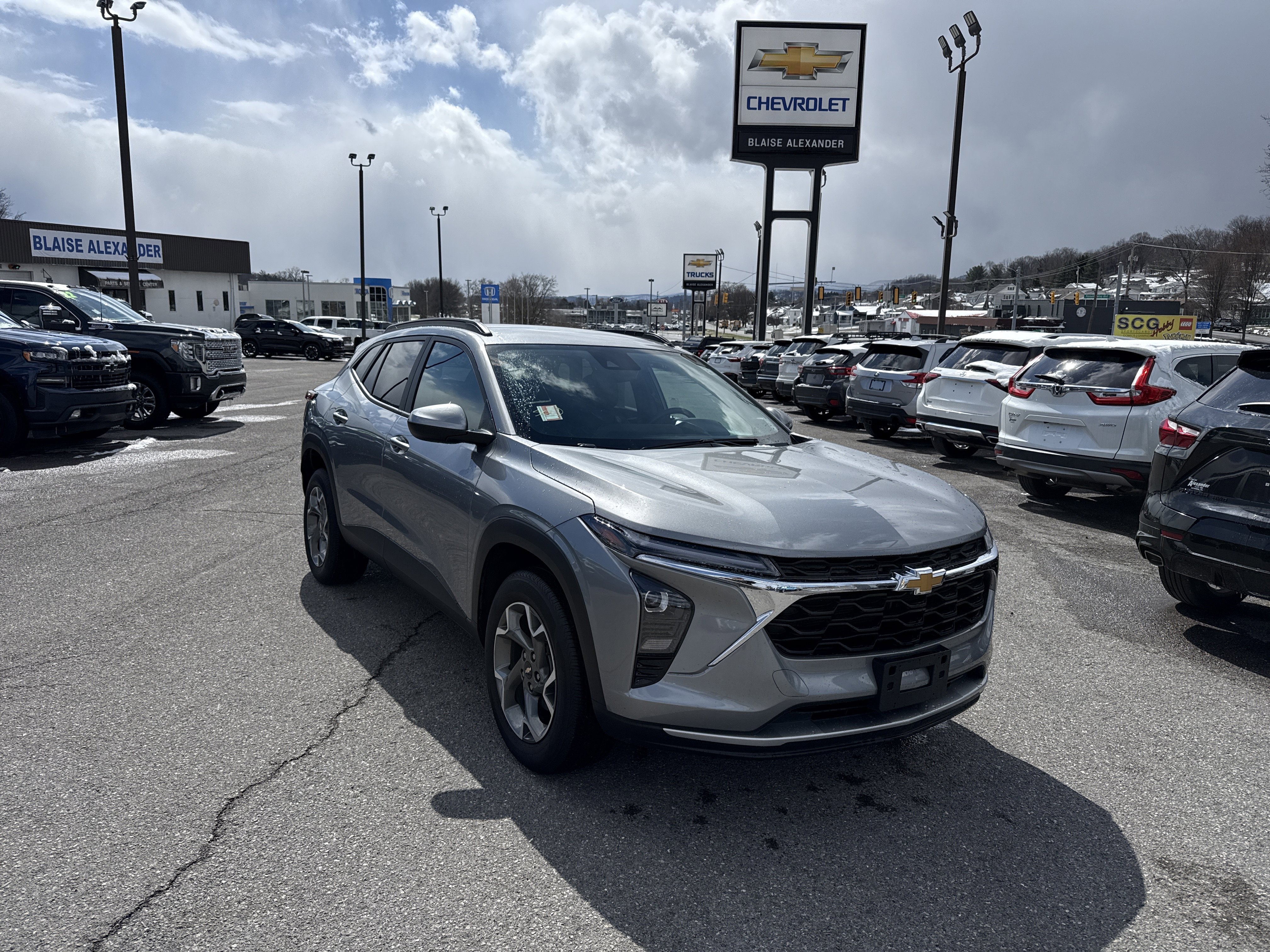 Used 2024 Chevrolet Trax RS w/ Driver Confidence Package image 1