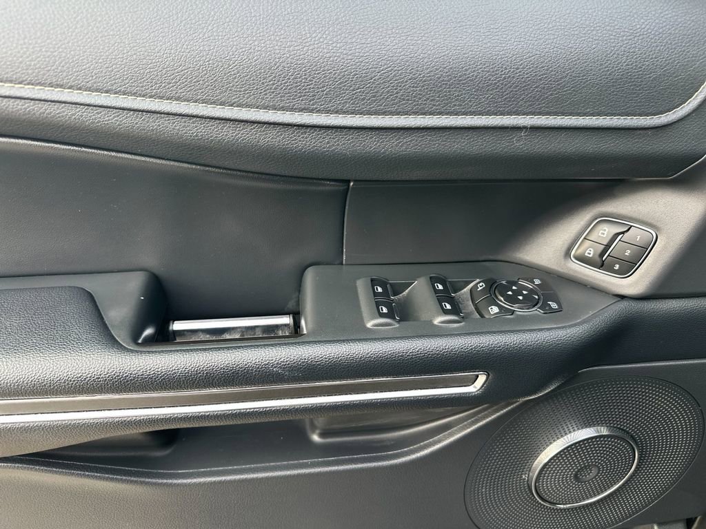 Used 2024 Ford Expedition Max XLT image 10