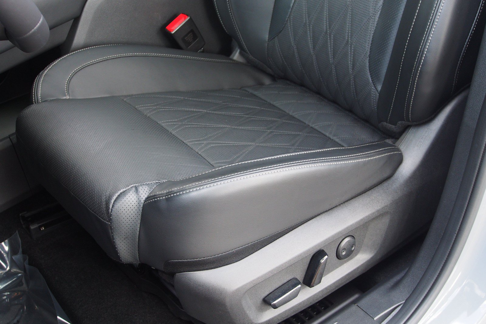 Used 2024 Nissan Rogue Platinum FWD image 19