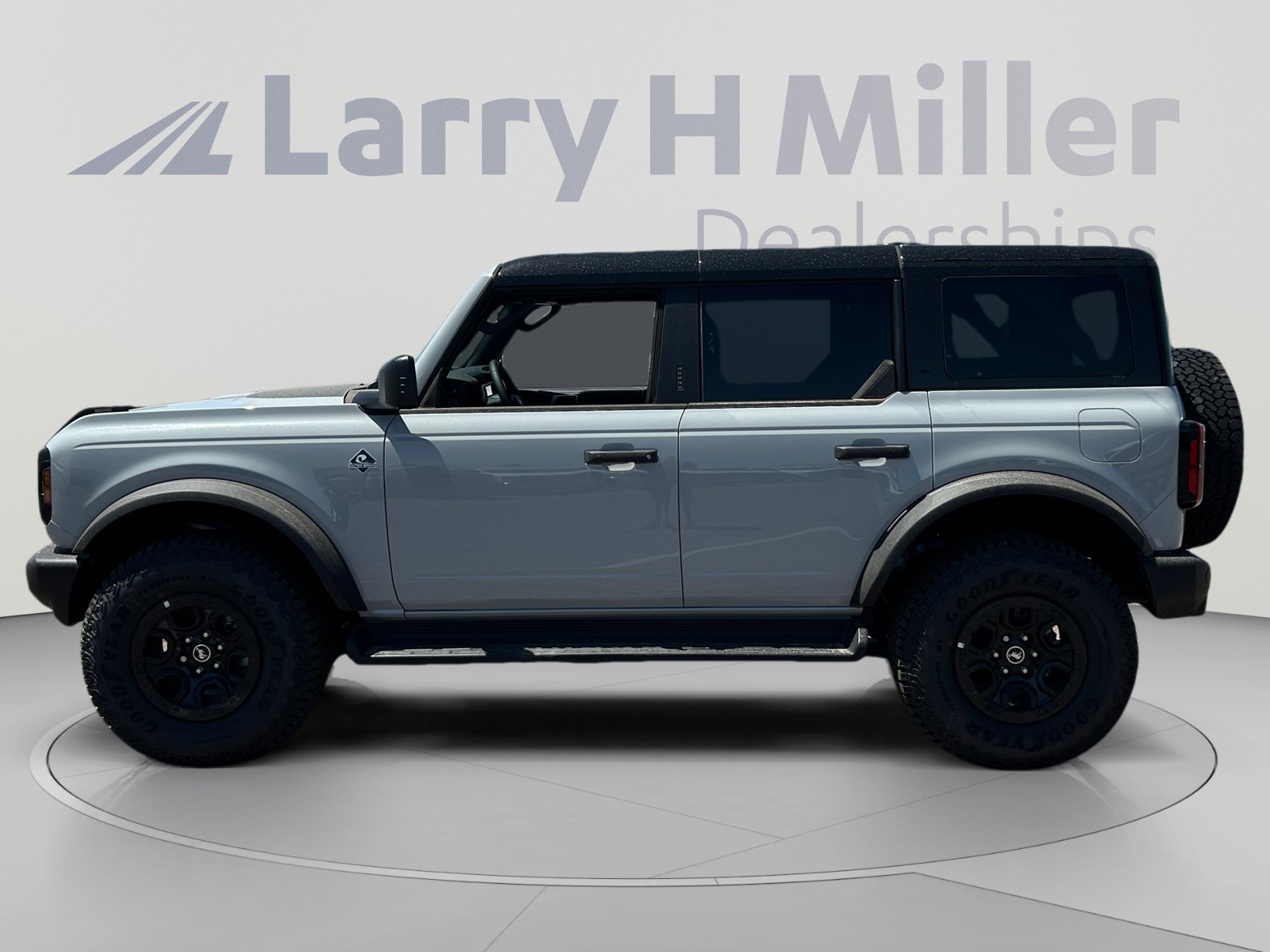 New 2026 Ford Bronco Outer Banks w/ Sasquatch Package AWD/4WD image 2