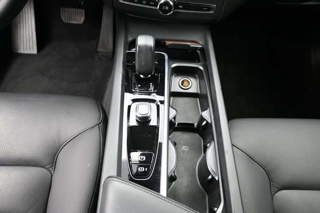 Used 2024 Volvo XC60 B5 Plus AWD/4WD image 14