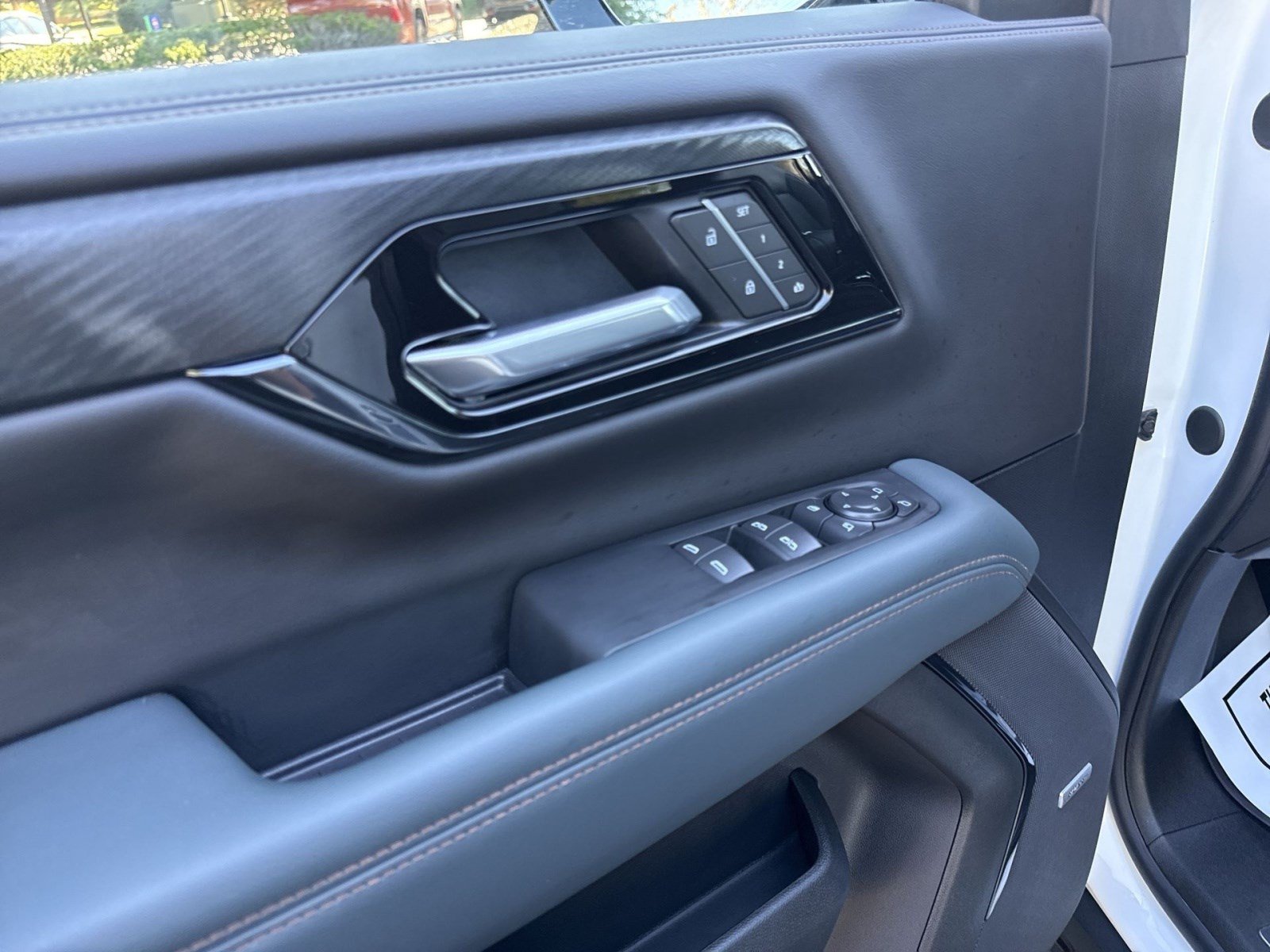 Used 2026 GMC Yukon AT4 w/ AT4 Premium Plus Package AWD/4WD image 15
